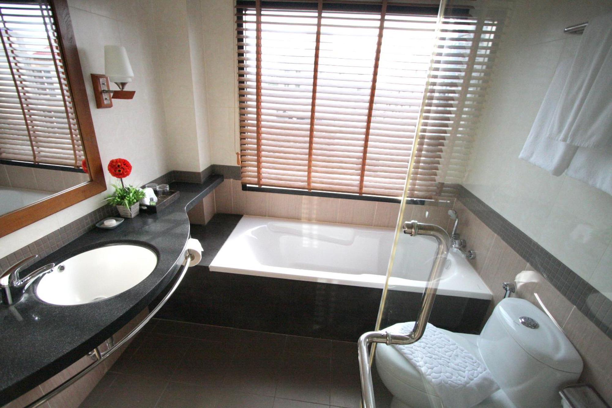 Hiran Residence Patong Exterior foto