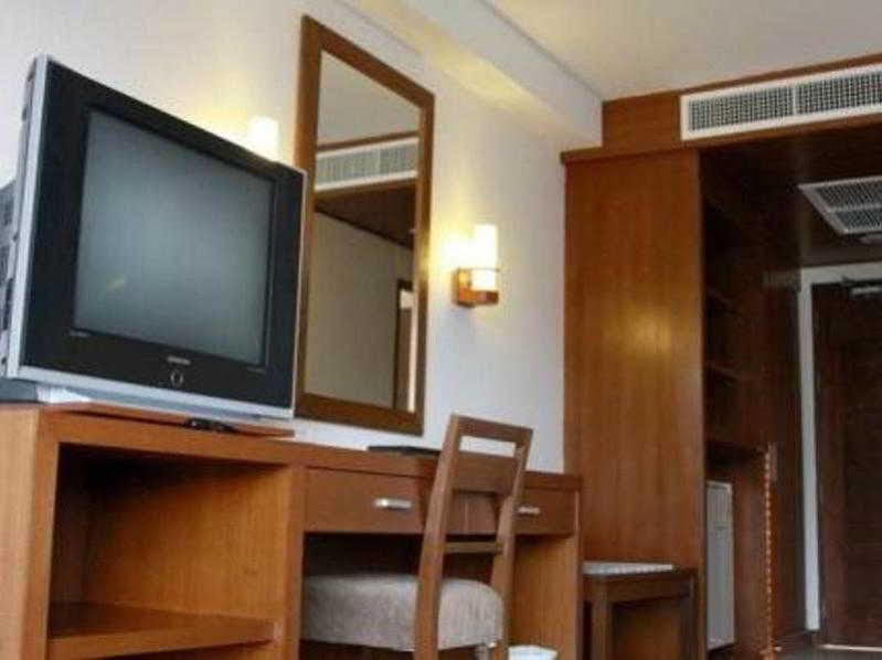 Hiran Residence Patong Exterior foto